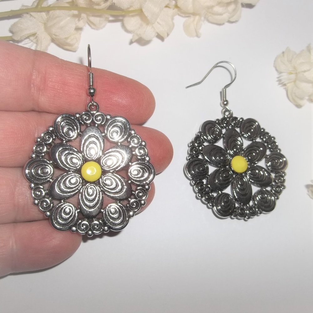 Boho Earrings Silver and Yellow Flower Floral Bohemian Style Set Drop Pair A477 - Picture 5 of 5